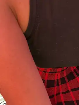 Felicia_smok3's Live Chat Room