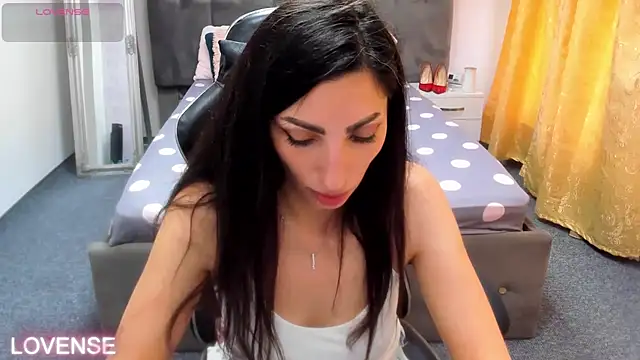غرفة دردشة IlariaKent المباشرة