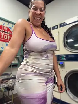 Živá chatovací místnost Bigbuttbrooklynn
