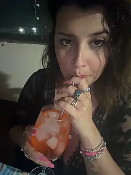 Novababy18 Adlı Modelin Canlı Sohbet Odası