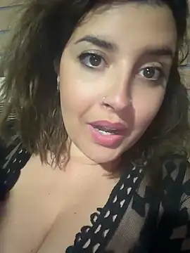 Novababy18 Adlı Modelin Canlı Sohbet Odası