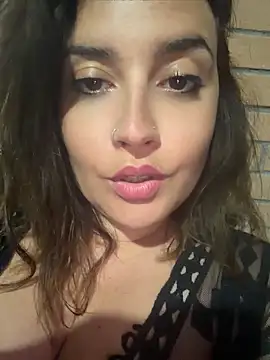 Novababy18 Adlı Modelin Canlı Sohbet Odası