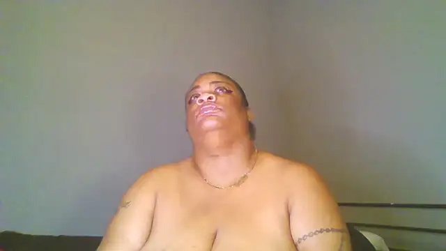NaughtyHottieBBW Live Chatrum