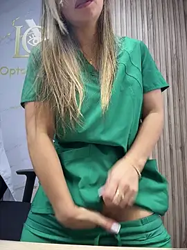 alicee16 Adlı Modelin Canlı Sohbet Odası