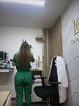 alicee16 élő chatszobája