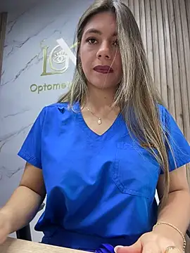 alicee16 Adlı Modelin Canlı Sohbet Odası
