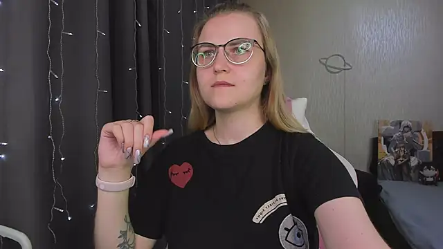 MissBrightShine élő chatszobája