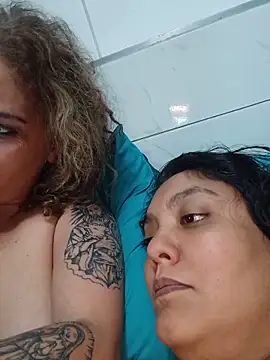 2Juicy_pussy Live chatroom