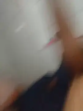 2Juicy_pussy's Live Chat Room