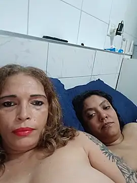 2Juicy_pussy Live Chatraum