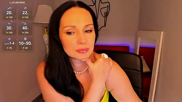 Sofia_Ford's Live Chat Room