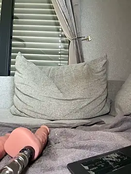 Bella-Tight's Live Chat Room