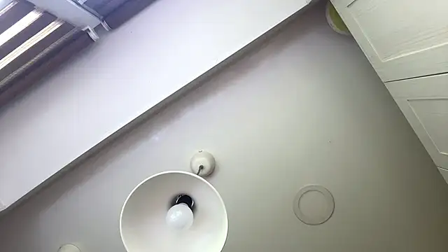 חדר צ'אט בשידור חי של ZaraGuyette