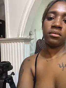 Emi_rousse Live chatroom