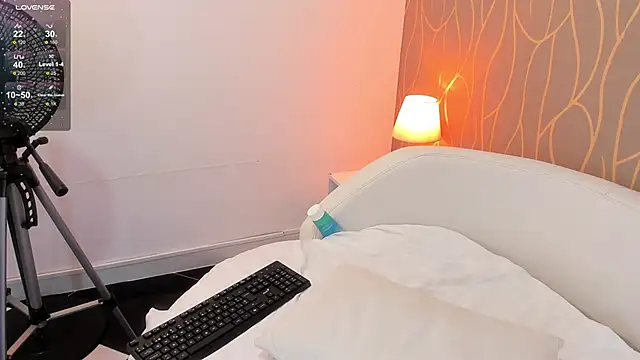 Victoria_Madore Adlı Modelin Canlı Sohbet Odası