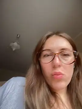 MommmyYummy Adlı Modelin Canlı Sohbet Odası
