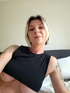 Elly_Fr Adlı Modelin Canlı Sohbet Odası