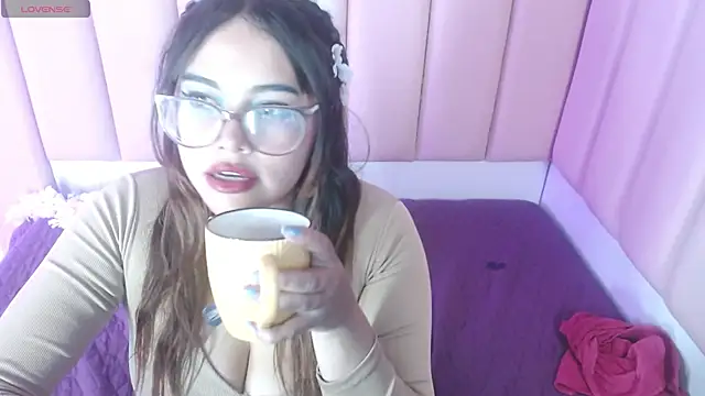 Carolina_bj Adlı Modelin Canlı Sohbet Odası
