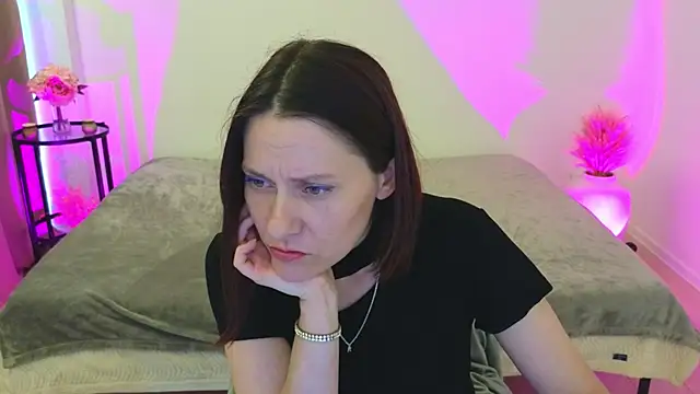 Annaabels Adlı Modelin Canlı Sohbet Odası
