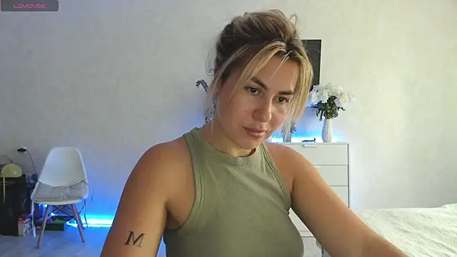 Roxi_Joy's Live Chat Room