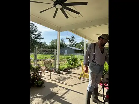 חדר צ'אט בשידור חי של BootsAndCountry
