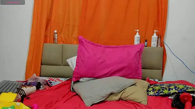 Sala de chat en directo de lilybaudyn_
