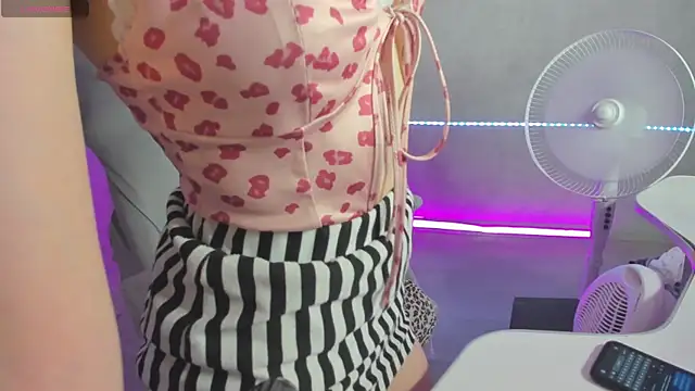 Emma_Dusk Adlı Modelin Canlı Sohbet Odası