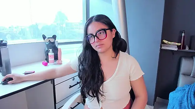 Crystal_Moom Adlı Modelin Canlı Sohbet Odası