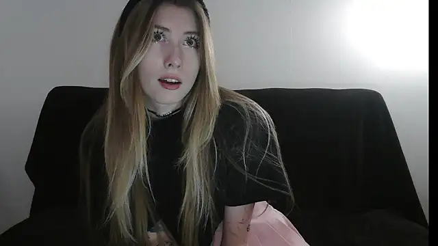 Živá chatovací místnost ErikaShyy