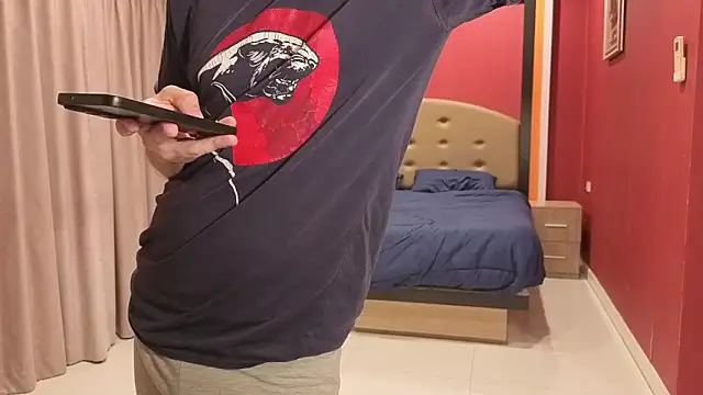 AlansonofDaddy Adlı Modelin Canlı Seks Kamerası Şovu