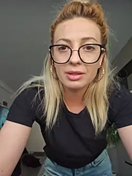 Bel_lla036Bella – Naživo chatovacia miestnosť