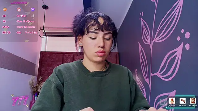 חדר צ'אט בשידור חי של Kiara_Fox__