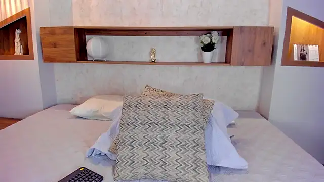 Emilly_Beaumont Live chatroom