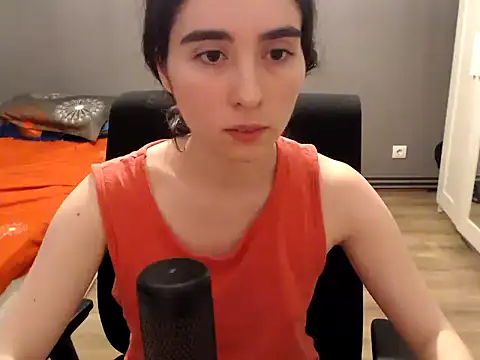 Chat soba uživo modela SAyonara_Bee