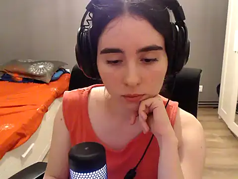 SAyonara_Bee Adlı Modelin Canlı Sohbet Odası