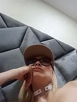 Živá chatovací místnost CandieGilson__