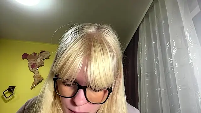 LeslyKelly élő chatszobája
