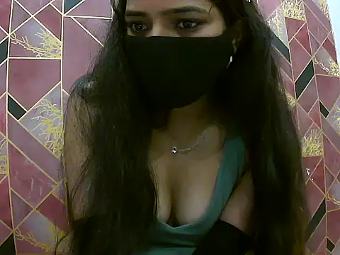 Hot-Roshni Adlı Modelin Canlı Sohbet Odası