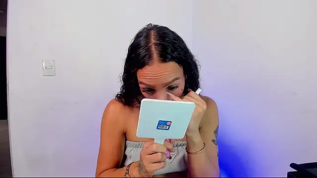 חדר צ'אט בשידור חי של Miissblunt