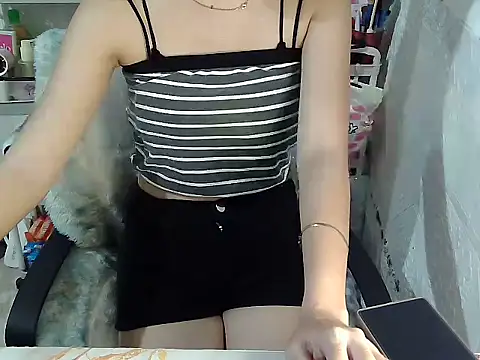 Hot_TintinXx Adlı Modelin Canlı Sohbet Odası