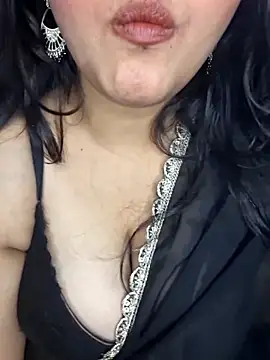 חדר צ'אט בשידור חי של Riya_Stream01