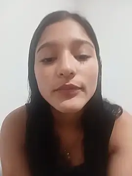 חדר צ'אט בשידור חי של Sweet_Innocence_