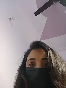 חדר צ'אט בשידור חי של Fire_honeybee