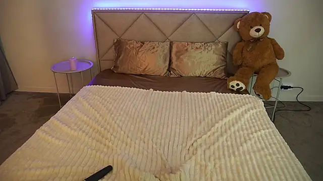 IsabelleDiorr Adlı Modelin Canlı Sohbet Odası