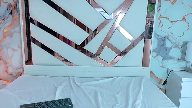 KarinaSimonz Adlı Modelin Canlı Sohbet Odası
