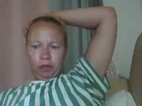 jennyblondeuk Adlı Modelin Canlı Sohbet Odası
