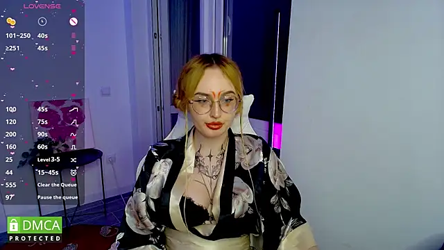 AdeLuna's Live Chat Room