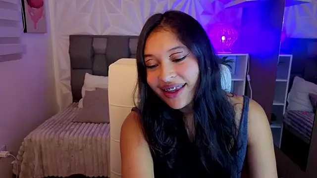 Milenka-5's Live Chat Room