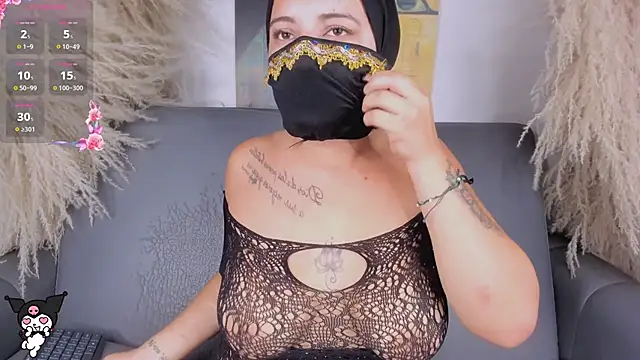 alanna_sahir élő chatszobája