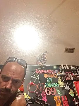 Živá chatovací místnost DaddyAndSplashQueen